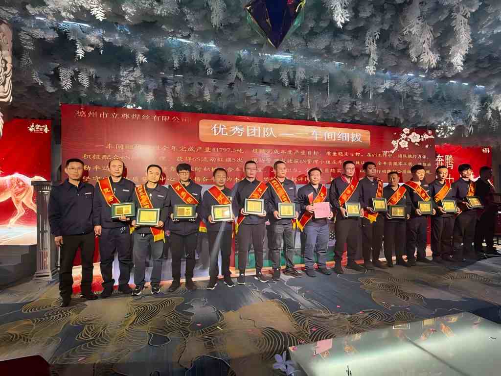 7銆佷紭绉€鍥㈤槦 涓€杞﹂棿缁嗘嫈 - 鍓湰.jpg